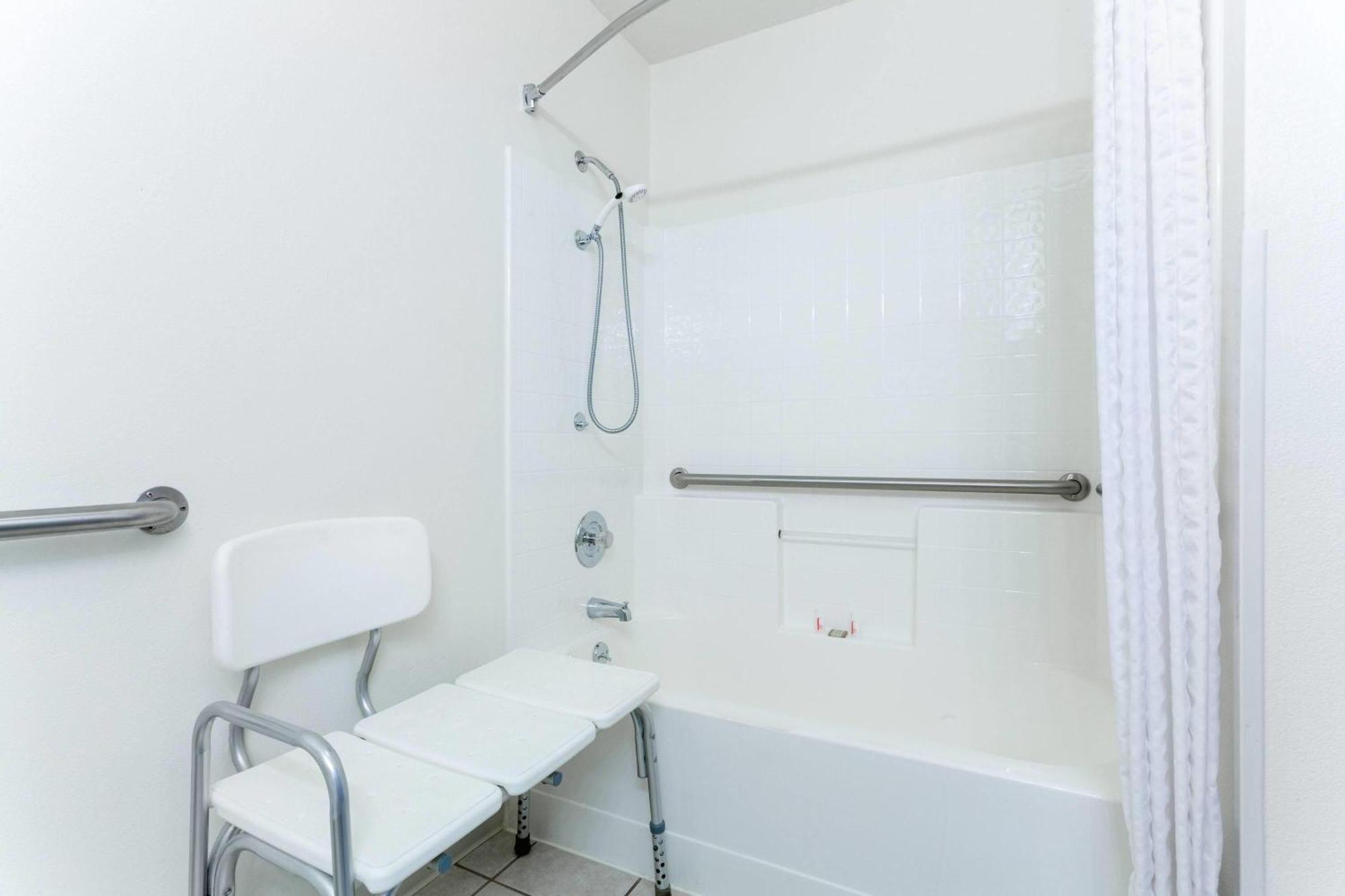 Super 8 By Wyndham Montpelier Hotel Ngoại thất bức ảnh